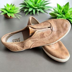 Frye Women’s Fine Leather Split-Top Flats / SZ: 9.5